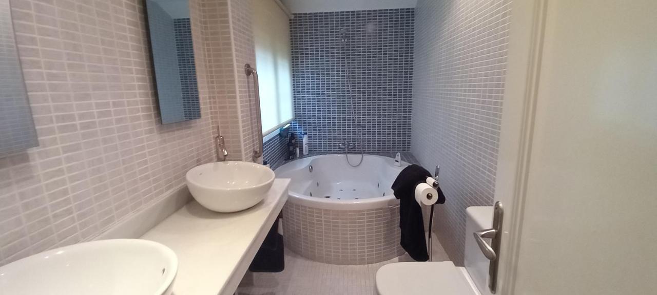 Chalet Con Piscina, Sauna Y Jacuzzi Cerca Del Mar A Media Hora De Bilbao Y Santander El Puente  외부 사진
